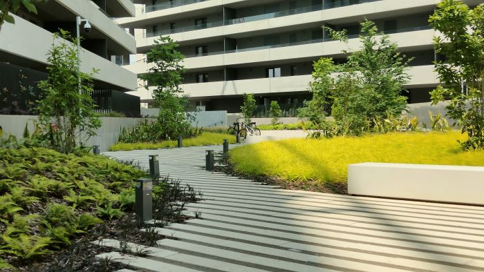 aiuole da ombra e da pieno sole nella corte verde di feel uptown